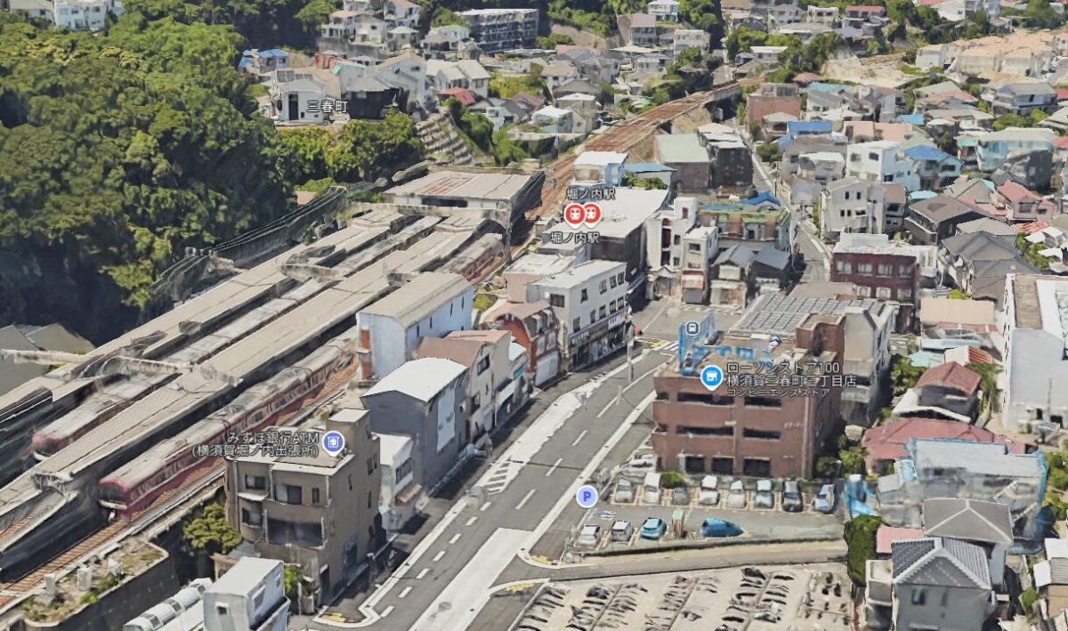 京急堀ノ内駅で人身事故 上下線一時見合わせ、2.7万人に影響