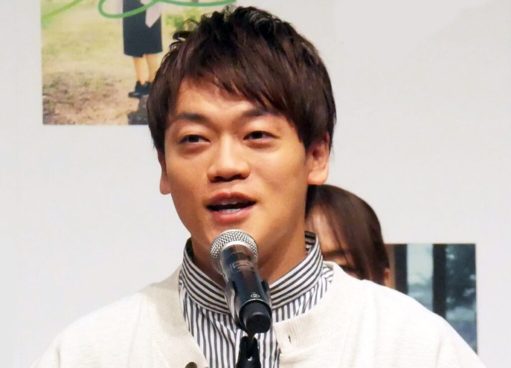 電車痴漢阻止 おばたのお兄さん 女性太もも触り まさかの熟考行動