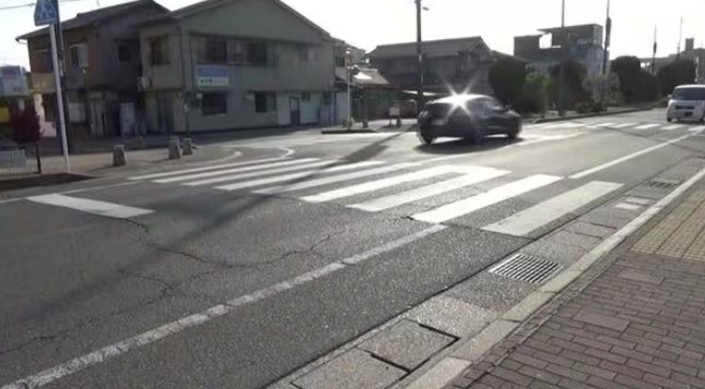 福山市 89歳女性 軽乗用車はね 横断歩道付近 女性2人けが 巡査酒気帯び