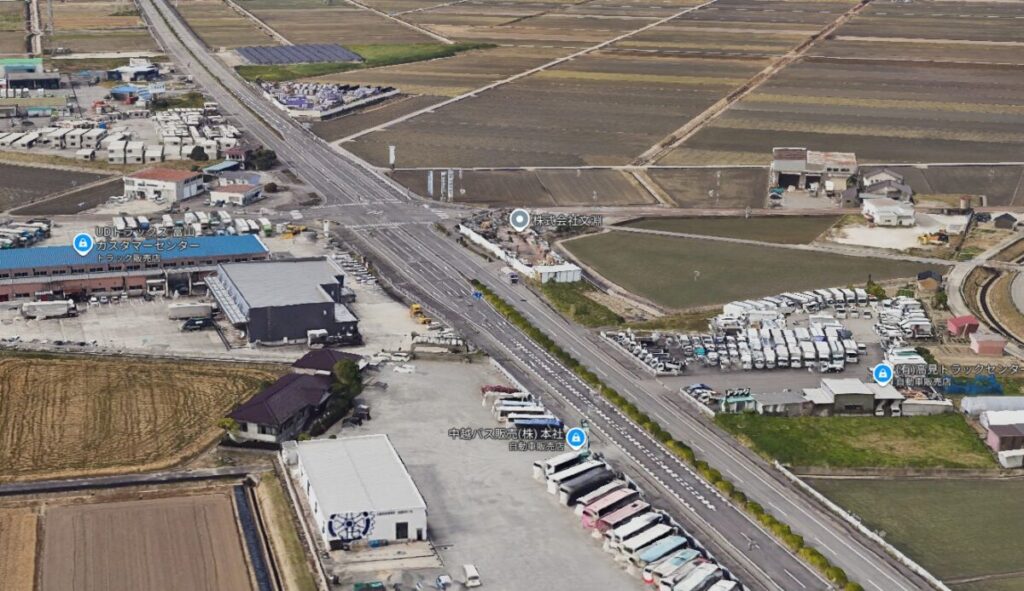 富山市八町の国道8号交差点