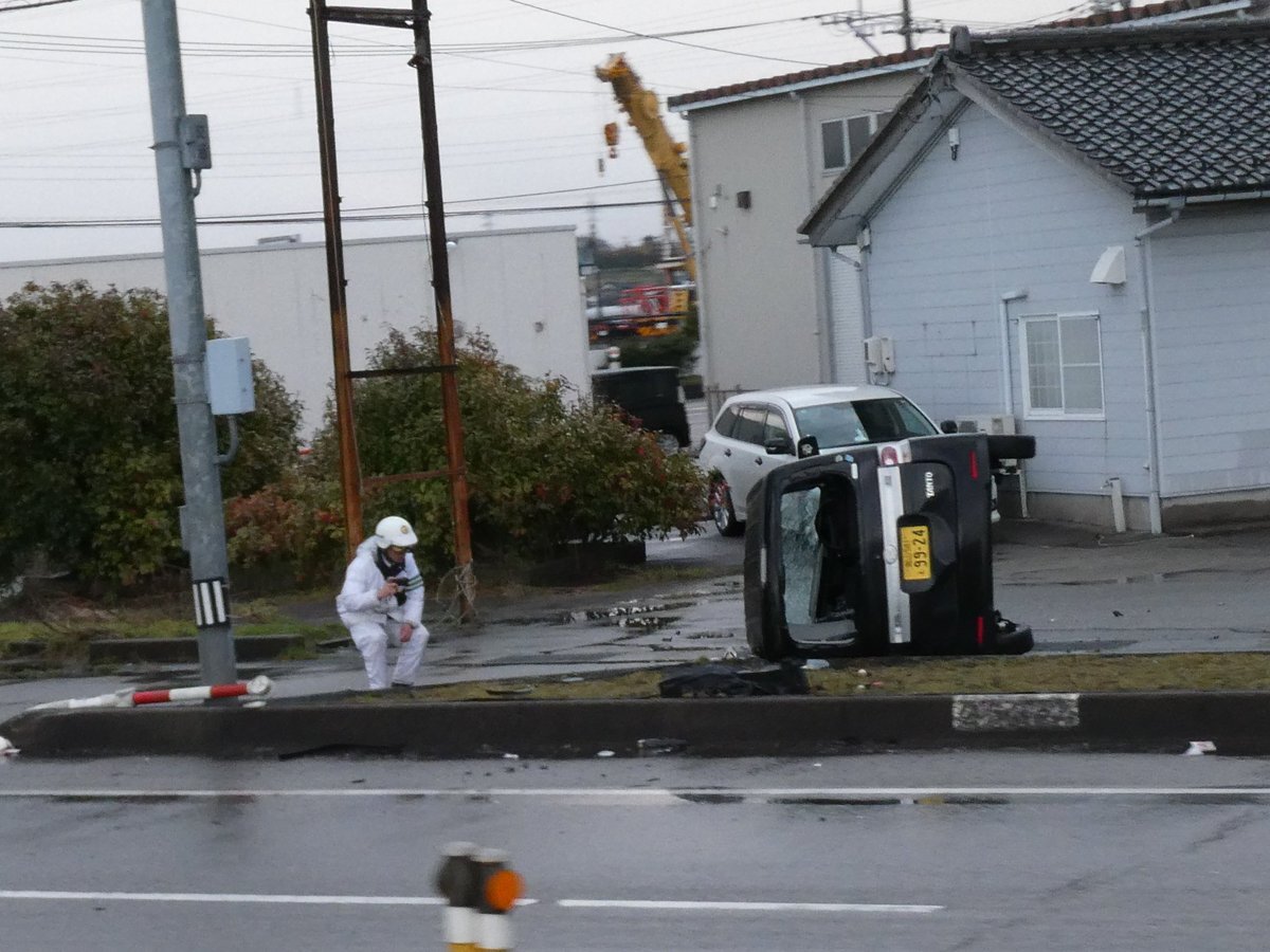 2026年3月7日朝、富山市八町の国道8号（国道八号）交差点で起きた交通事故に関する情報ですね。この事故では、普通乗用車を運転していた26歳の男性会社員（舟橋村在住）が軽傷を負いましたが、報道各社（チューリップテレビ、TBS、読売新聞など）では氏名は公表されていません。事故概要：乗用車（26歳男性運転）と軽乗用車が出会い頭に衝突。軽乗用車に乗っていた上田絵莉加さん（38歳）と息子の上田壮芽さん（14歳、中学生）の親子が死亡。 26歳男性は軽傷で済み、警察が事故原因（信号状況など）を調査中。 初期報道では被害者の身元確認中だったが、後に親子2人の氏名が判明。一方、乗用車側の26歳男性の名前はどの記事でも明かされていません（被害者・軽傷者のプライバシー配慮と思われます）。
